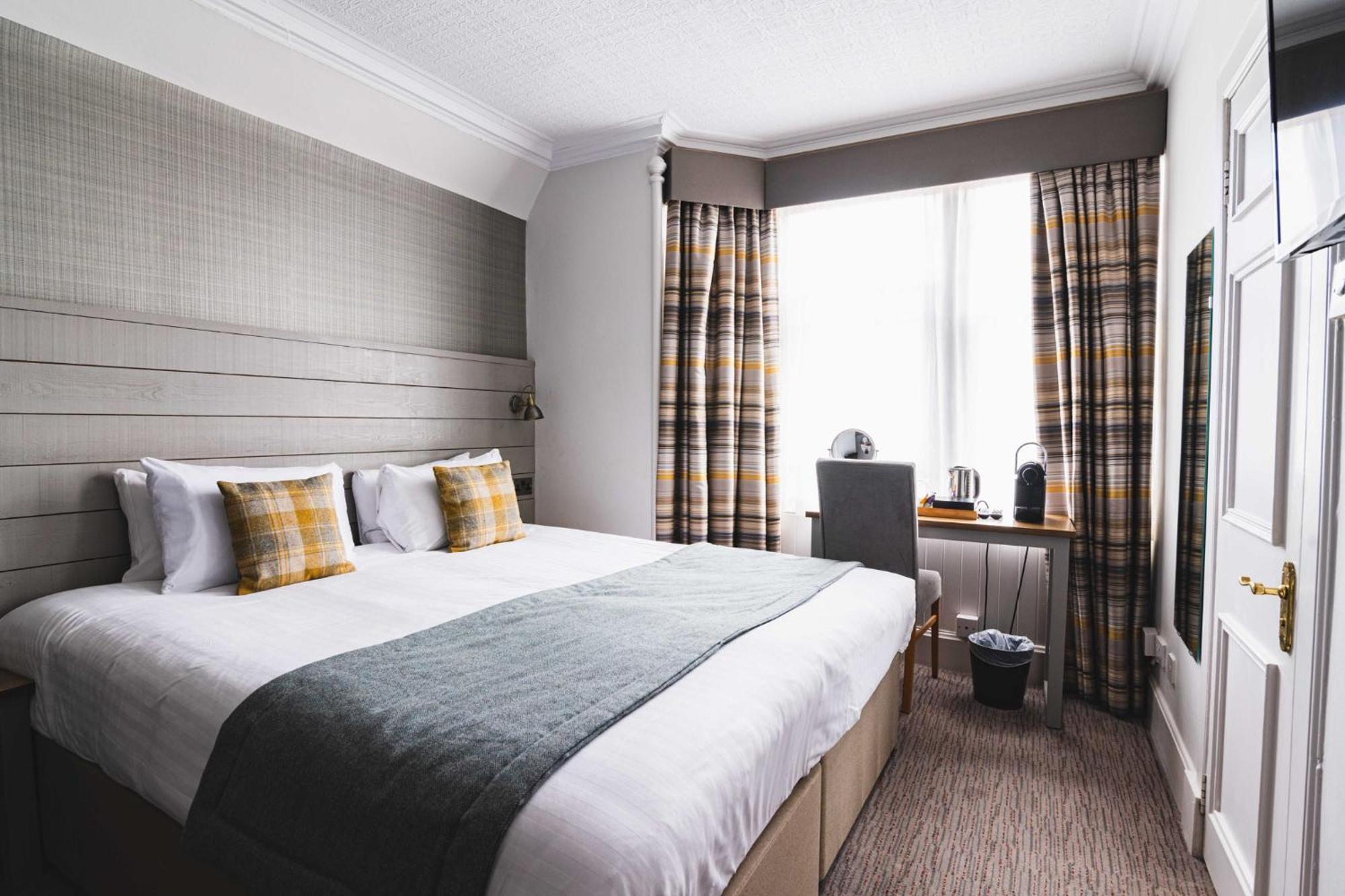 Tullie Inn Balloch Bagian luar foto