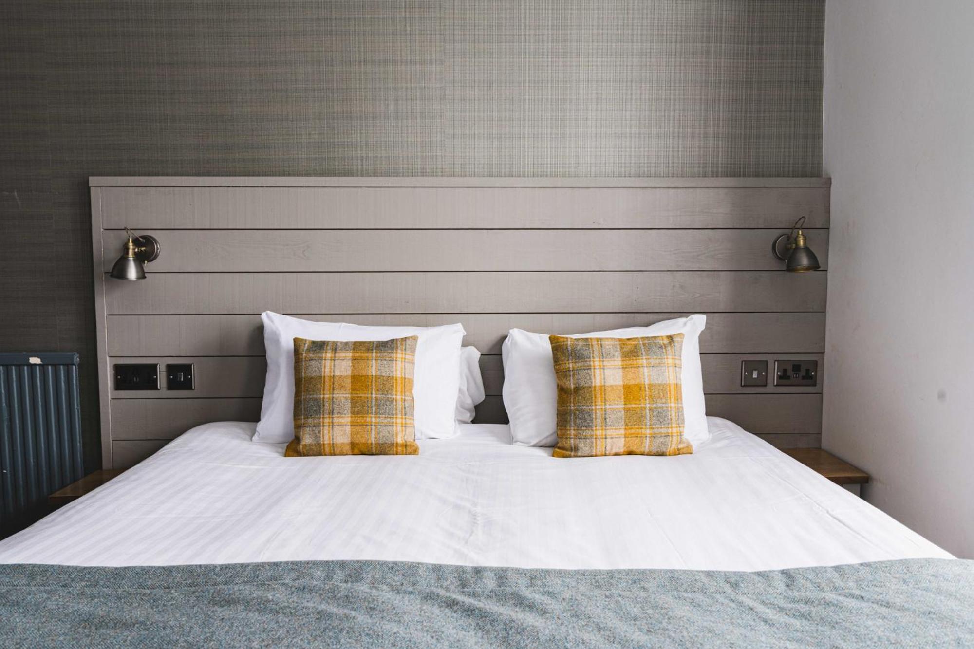Tullie Inn Balloch Bagian luar foto