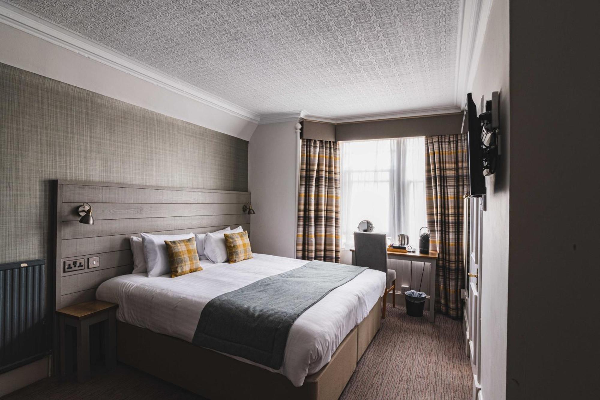 Tullie Inn Balloch Bagian luar foto