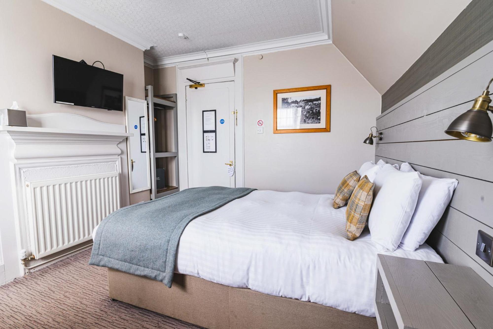 Tullie Inn Balloch Bagian luar foto
