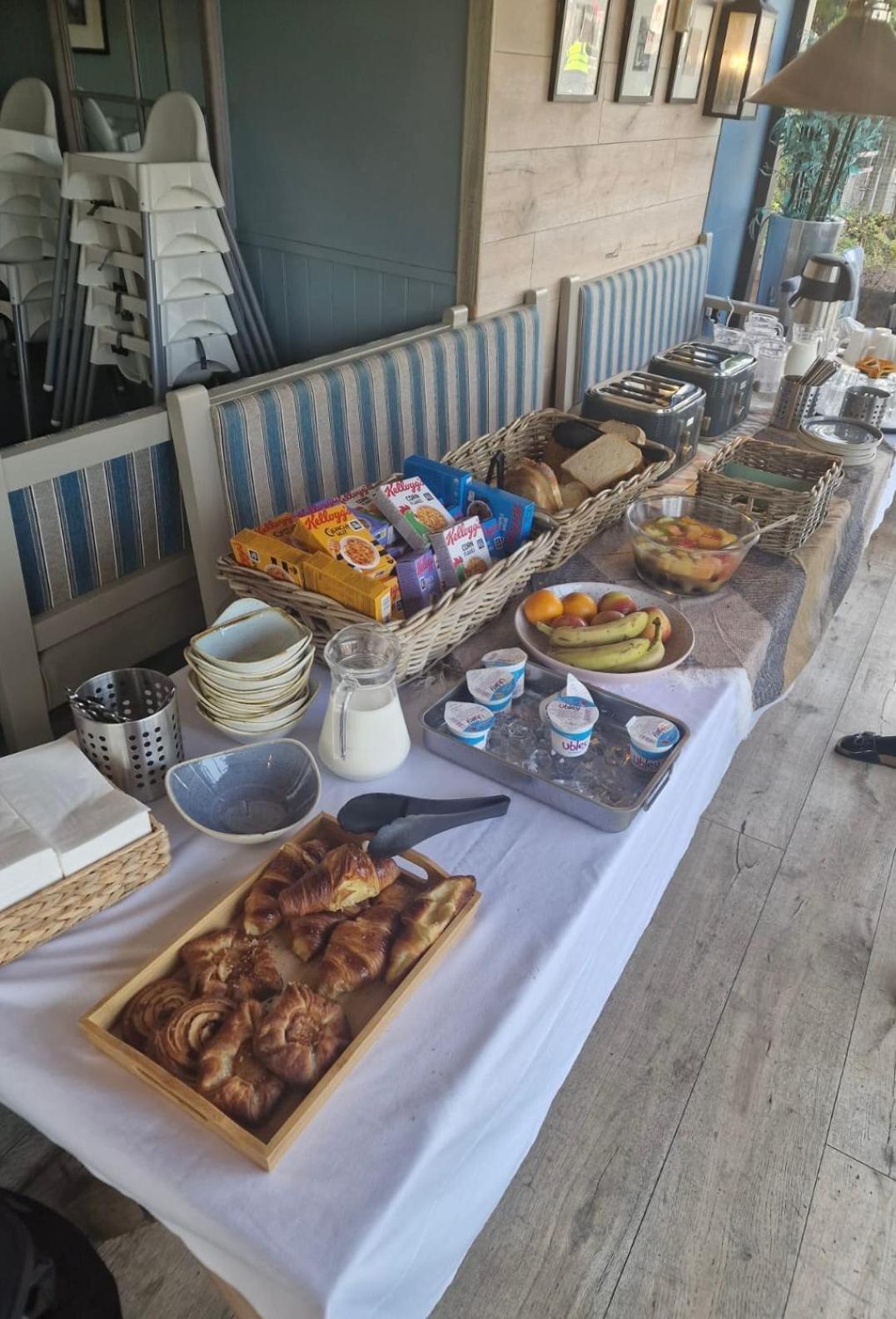 Tullie Inn Balloch Bagian luar foto