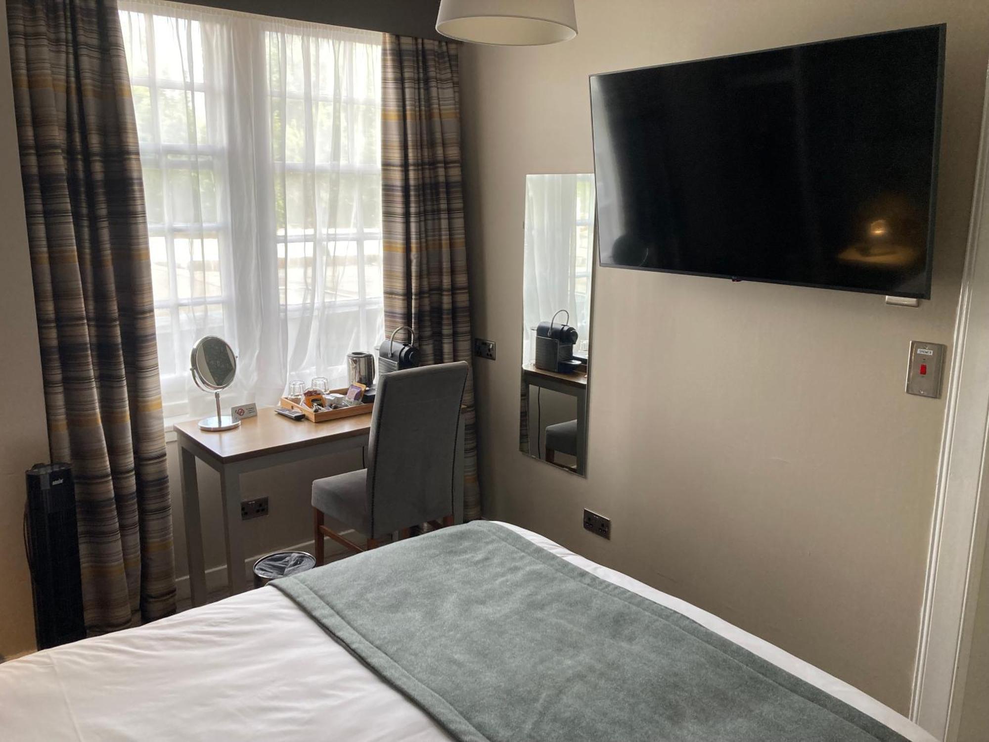 Tullie Inn Balloch Bagian luar foto