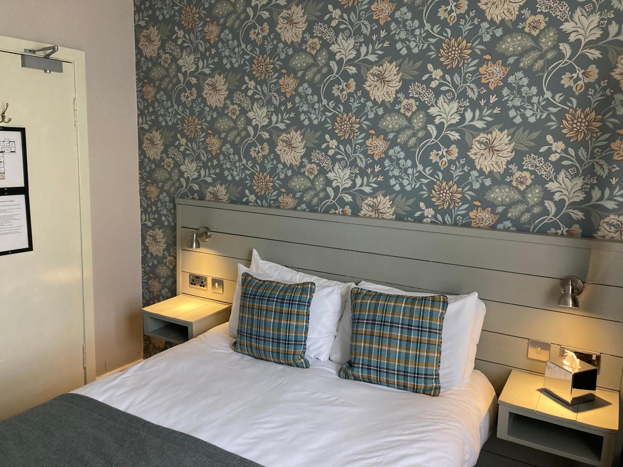 Tullie Inn Balloch Bagian luar foto