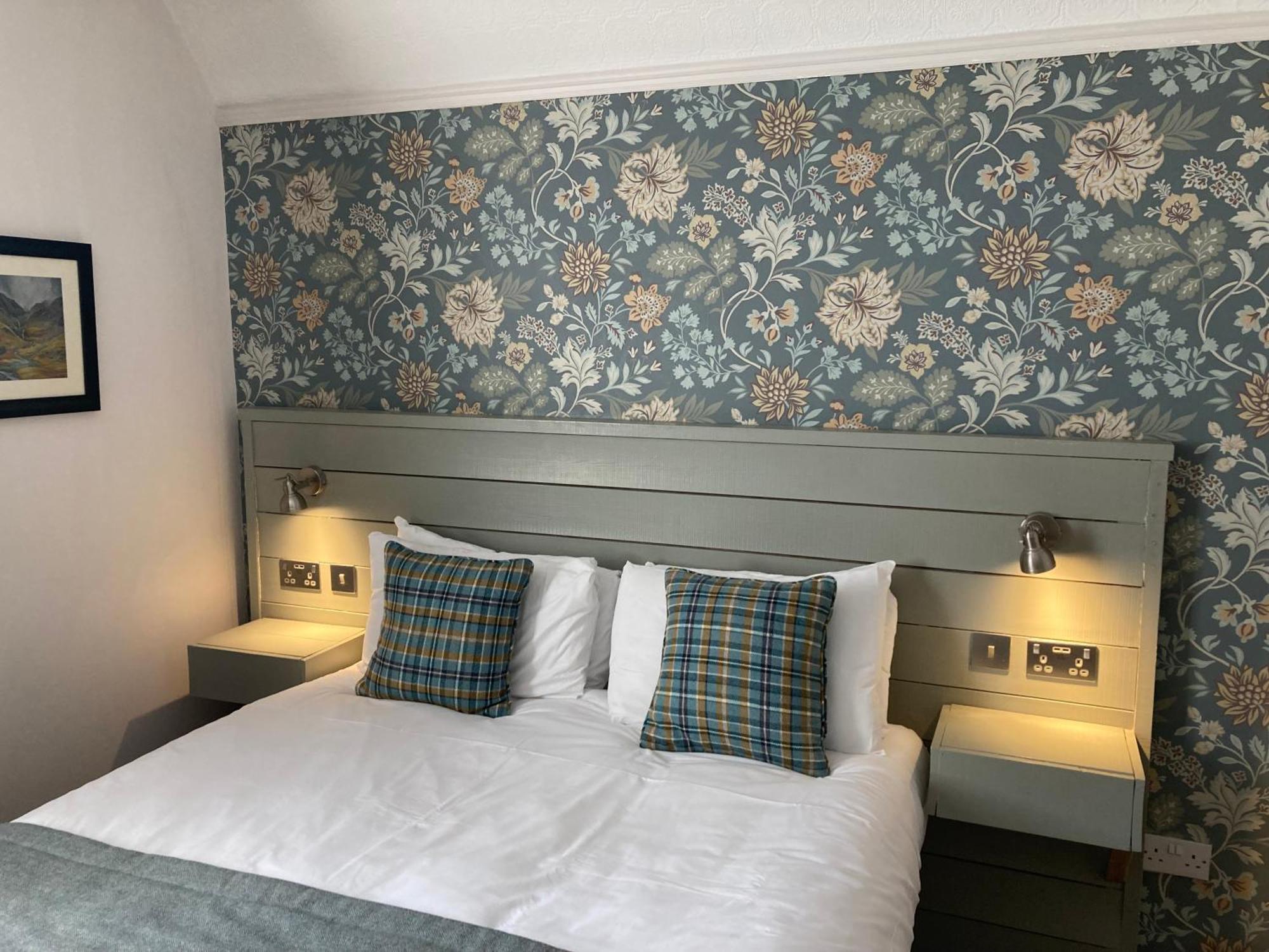 Tullie Inn Balloch Bagian luar foto