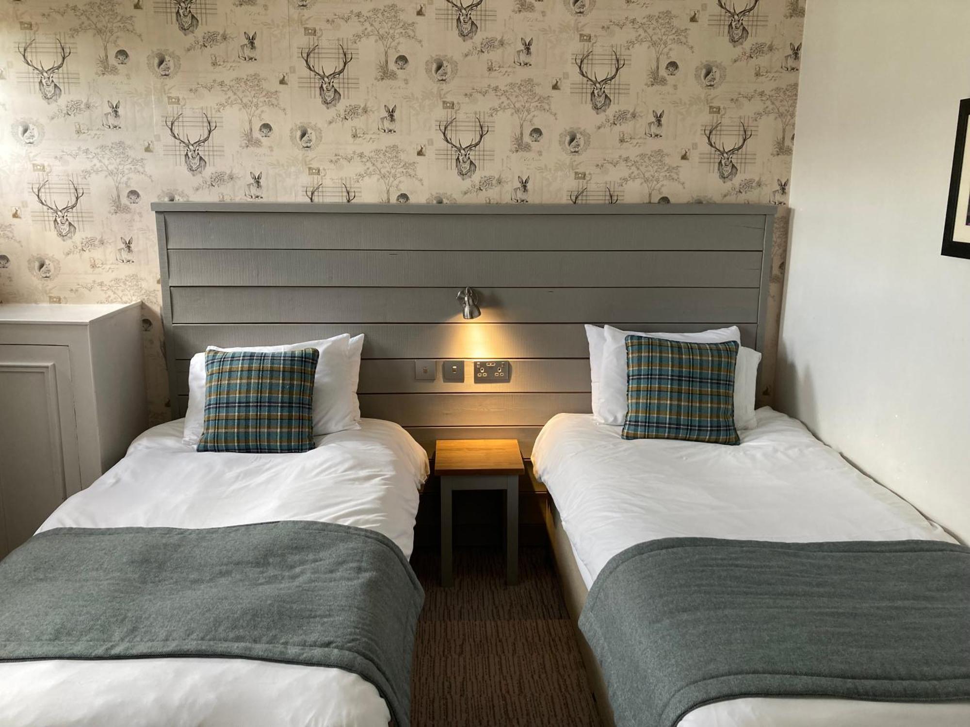 Tullie Inn Balloch Bagian luar foto