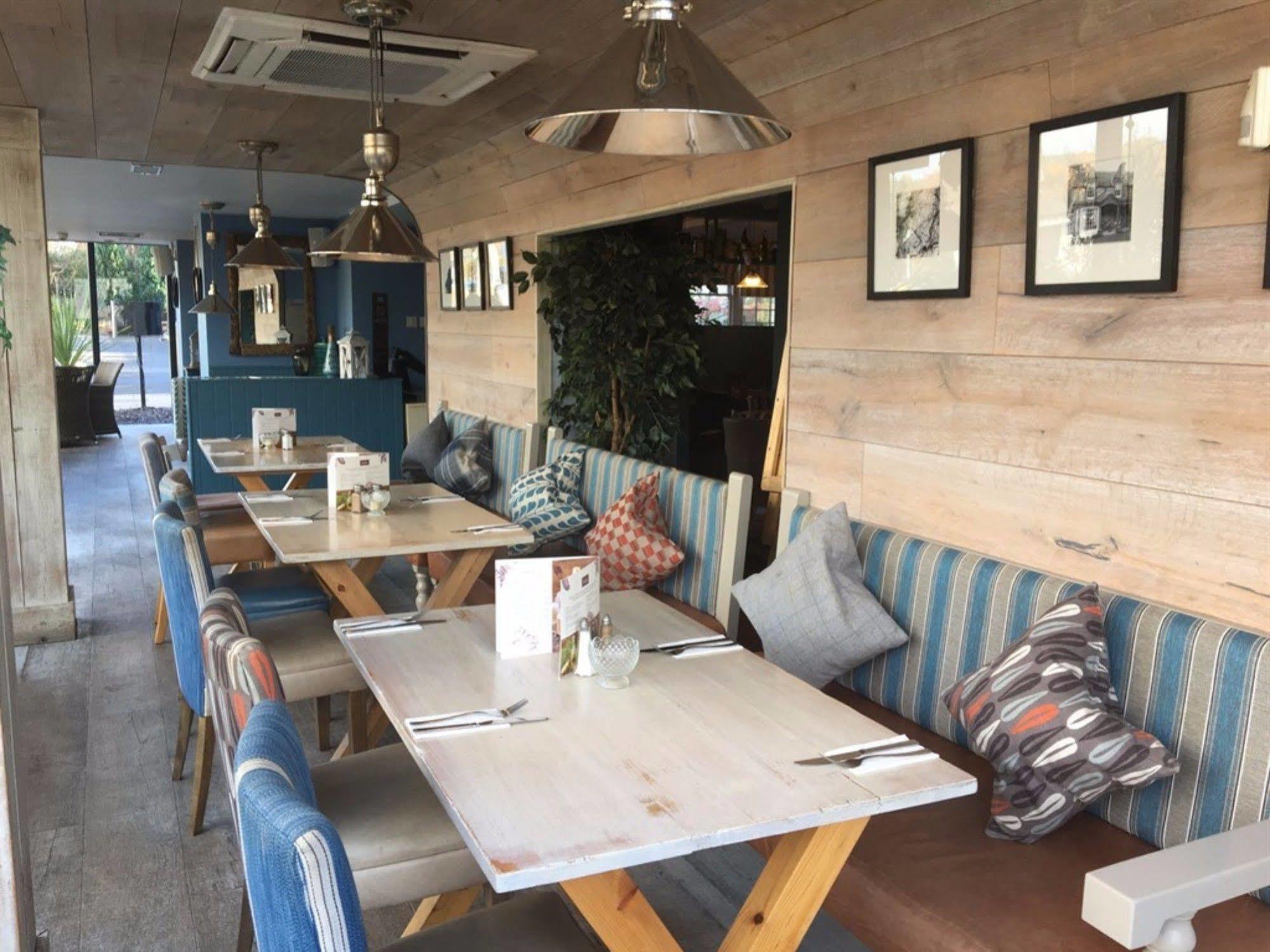 Tullie Inn Balloch Bagian luar foto