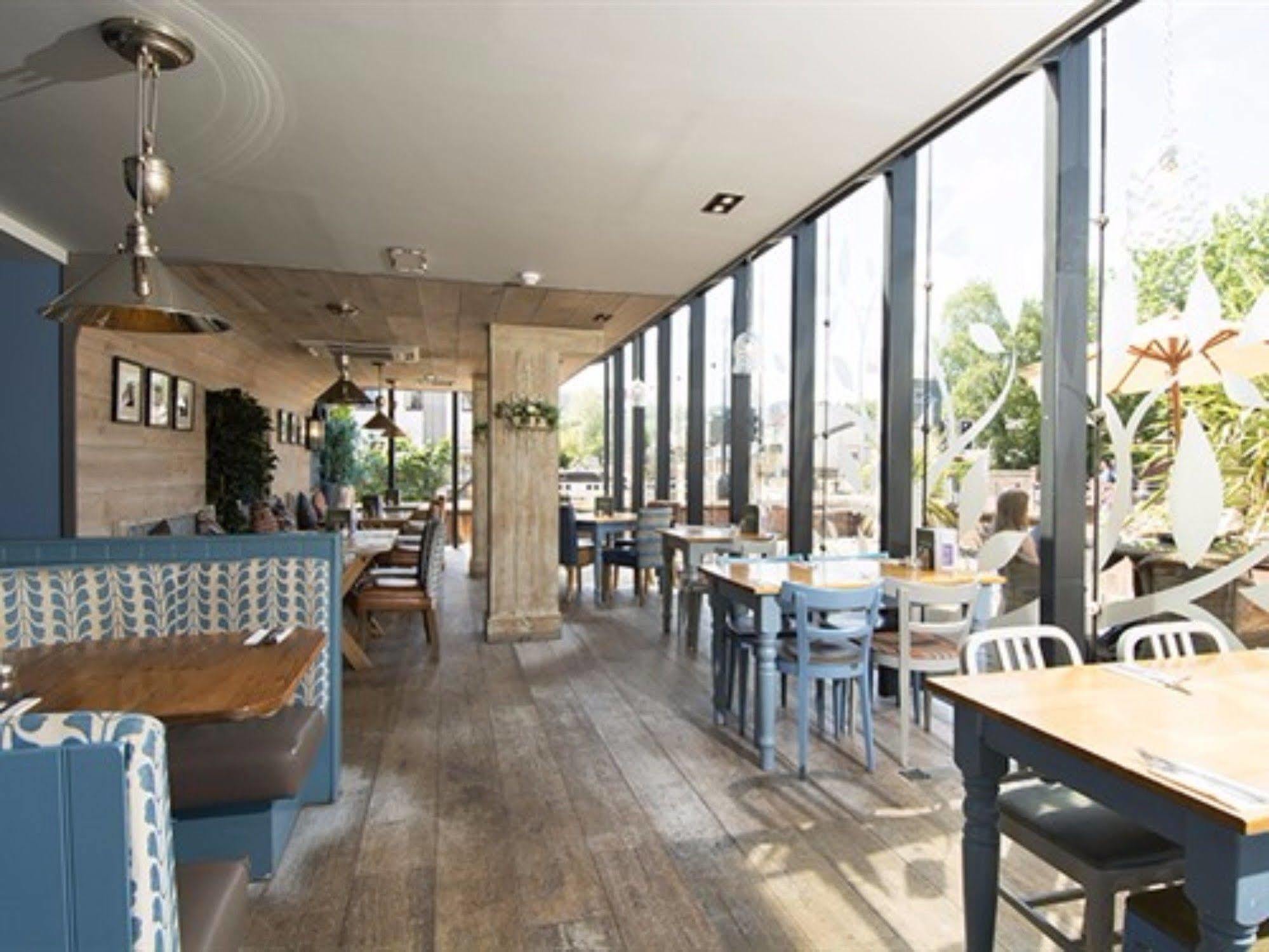 Tullie Inn Balloch Bagian luar foto
