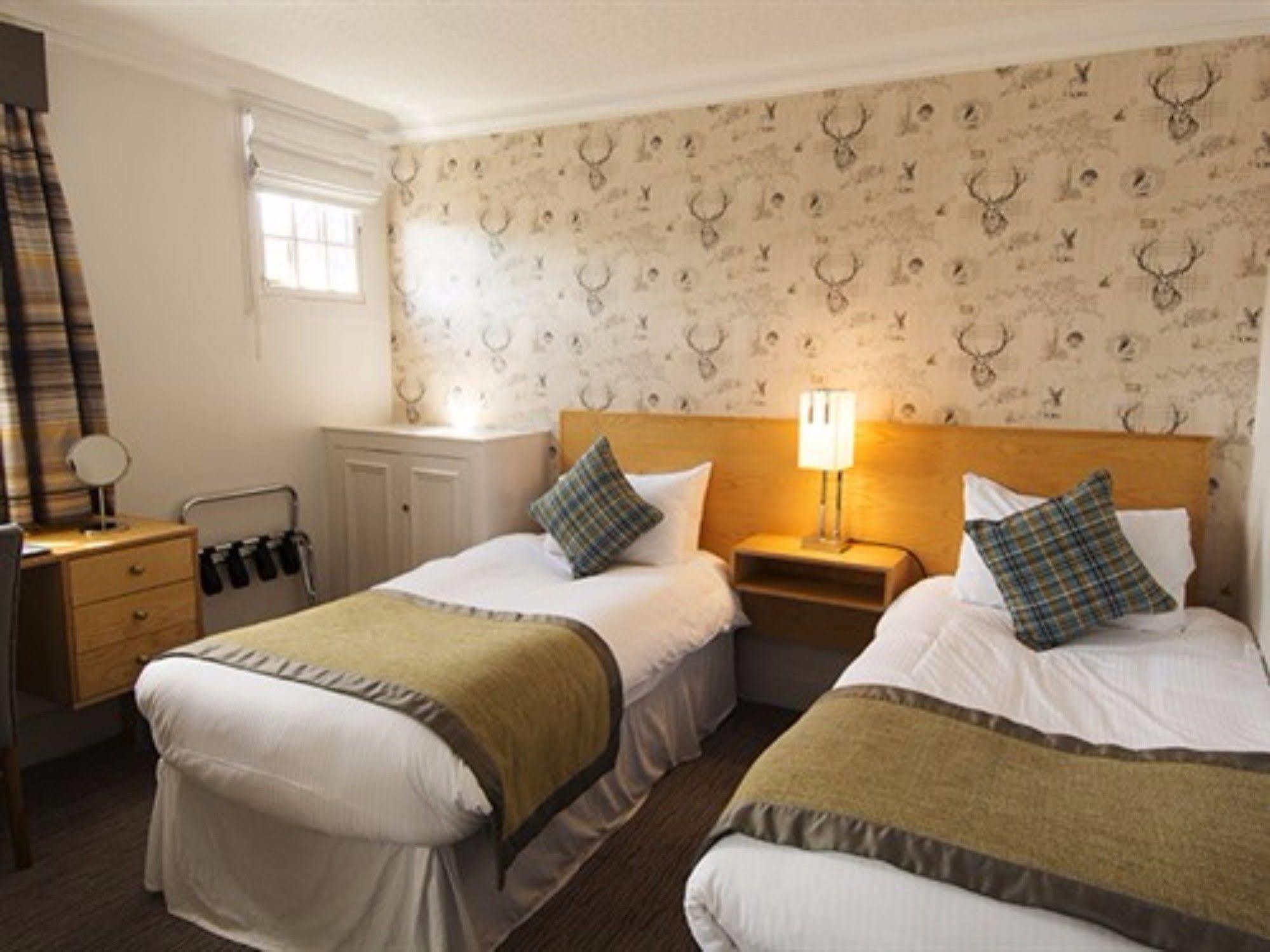 Tullie Inn Balloch Bagian luar foto