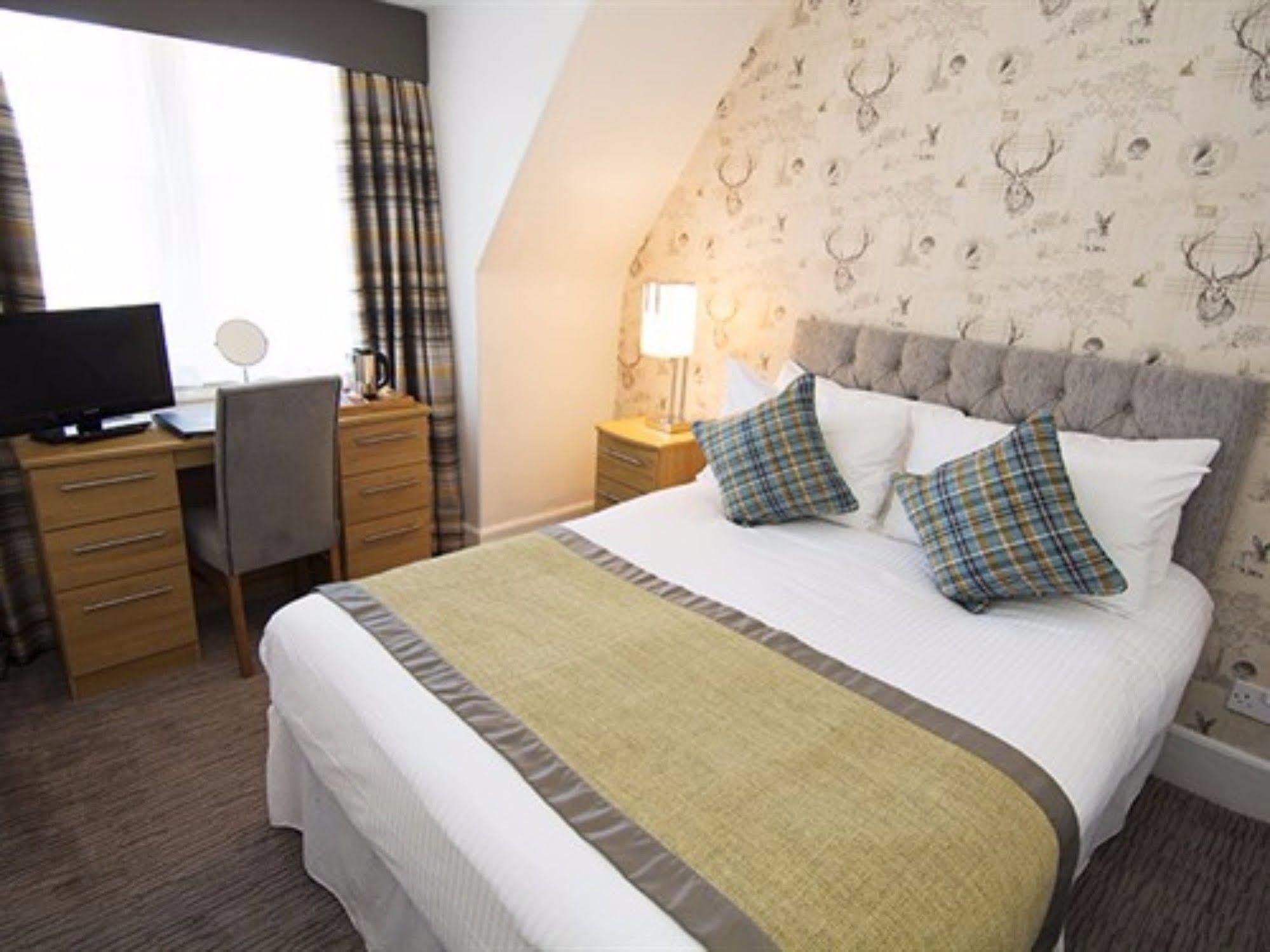 Tullie Inn Balloch Bagian luar foto