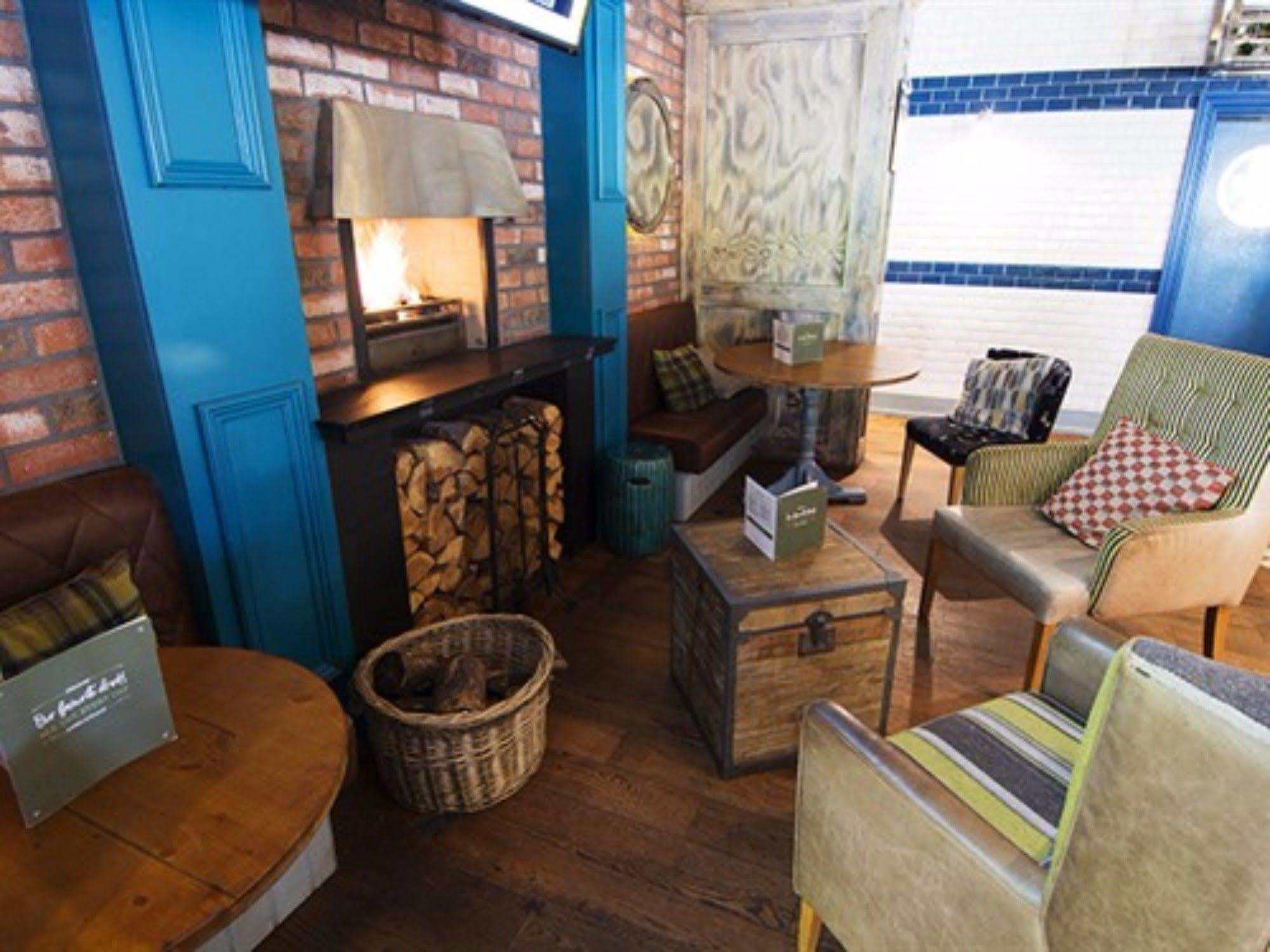 Tullie Inn Balloch Bagian luar foto