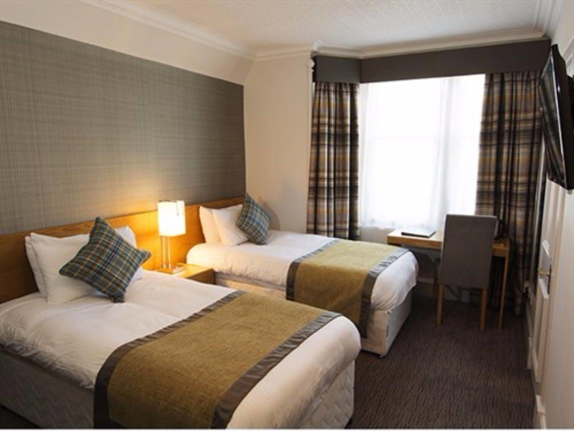 Tullie Inn Balloch Bagian luar foto