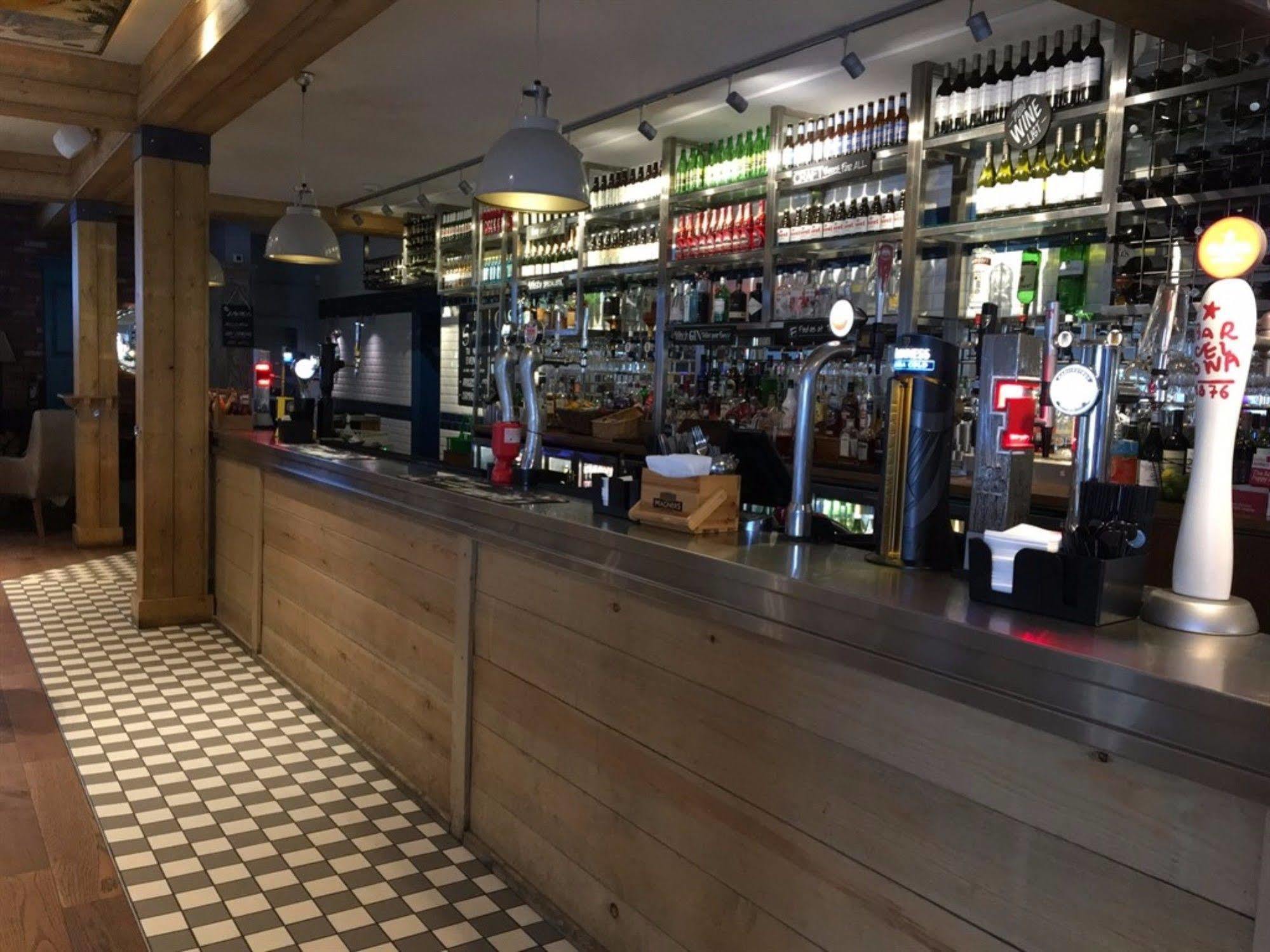Tullie Inn Balloch Bagian luar foto