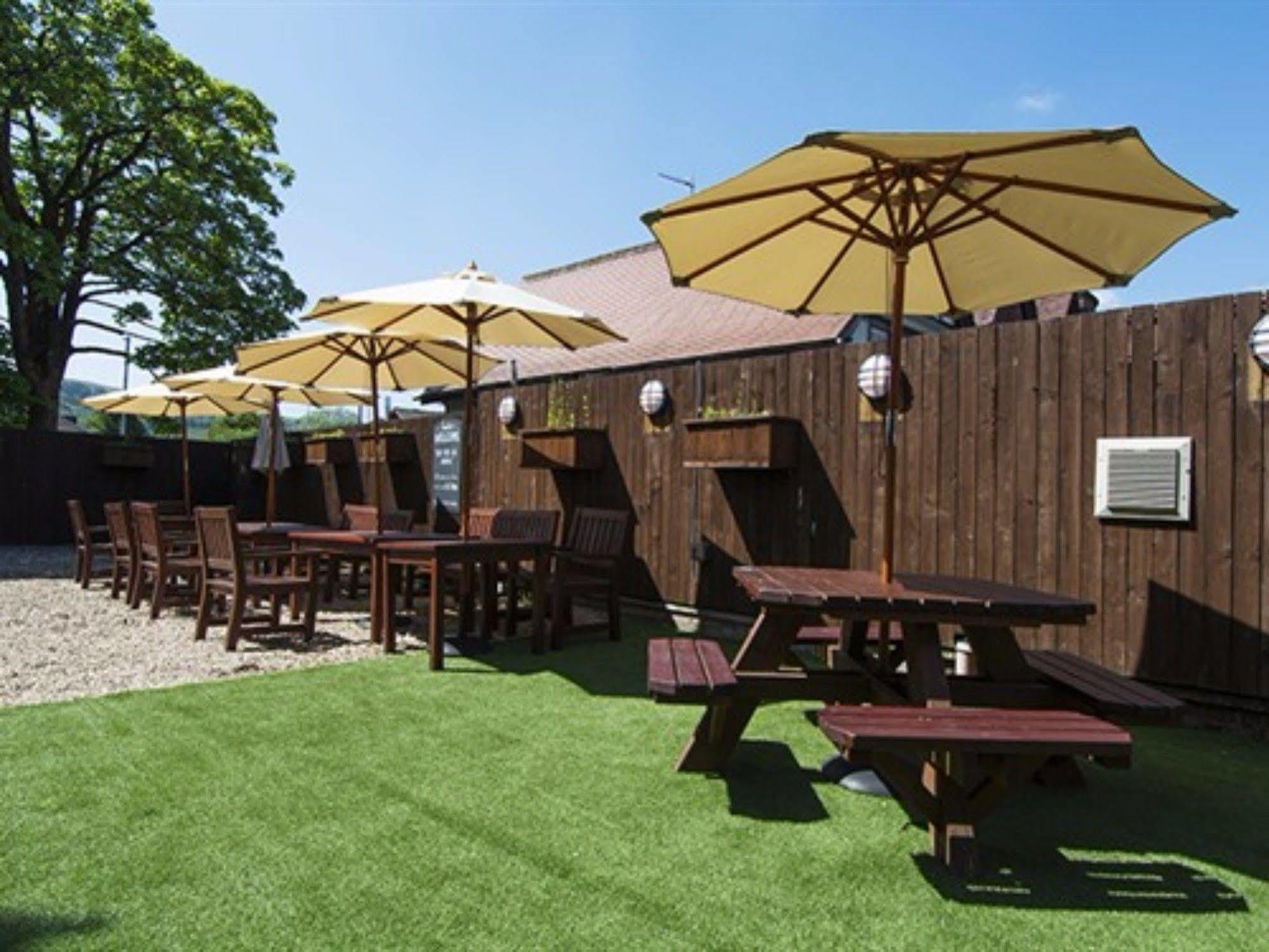 Tullie Inn Balloch Bagian luar foto